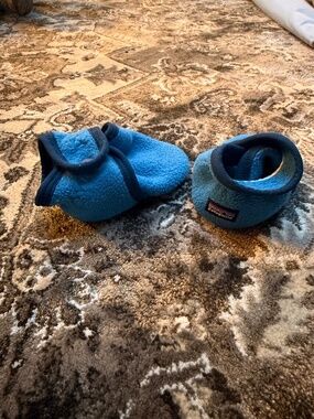 Patagonia synchilla fleece booties xs baby
